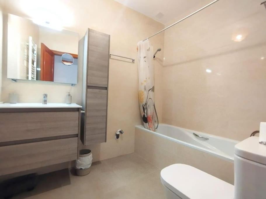 Beautiful 2 Bedroom In Calle Carabeo, Nerja Kültér fotó